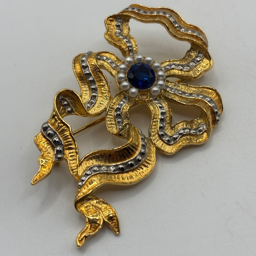 Vintage Metropolitan Museum of Art MMA Ribbon Bow Pin Brooch Gold Tone READ